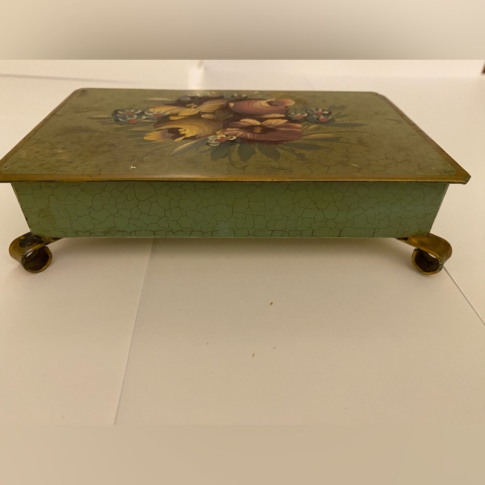 Vintage Dutch Toleware Metal Cigarette Box on Feet - Picture 7 of 16